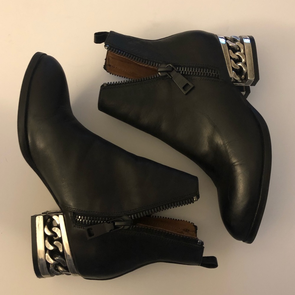 Jeffrey Campbell Metcalf chain heel